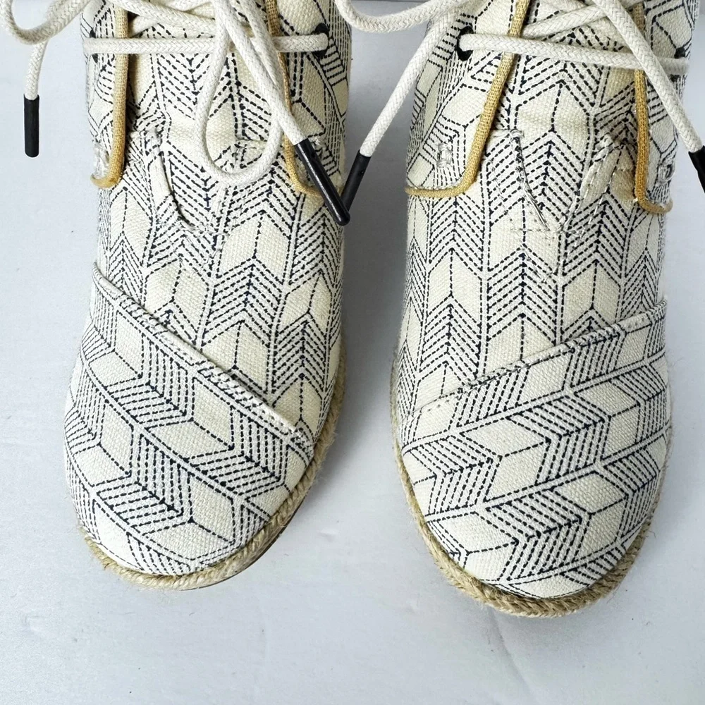 Toms Women's Cream and Black Espadrille Boots Size 8